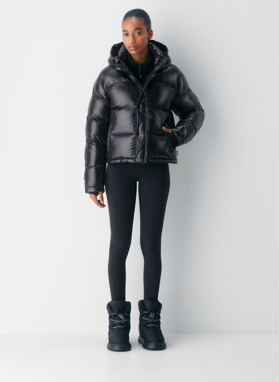Aritzia The Super Puff™ Shorty Hi-Gloss Black Hooded Size M